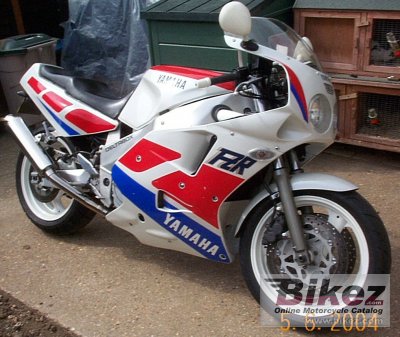1990 Yamaha FZR 1000 photo